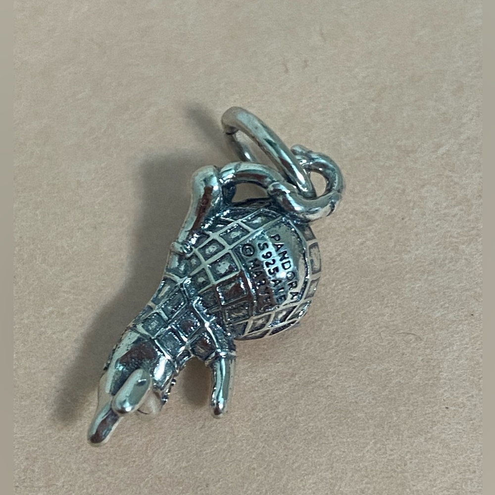 Pandora Marvel Spider-Man Pavé Charm - Picture 6 of 7